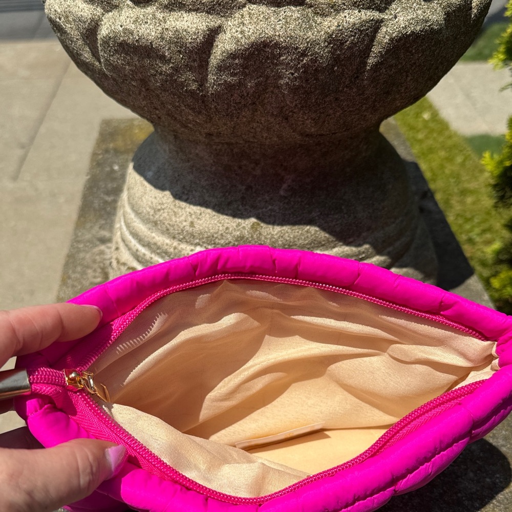 Vibrant Pink Quilted Clutch💘❤️❤️❤️ New never used - Picture 3 of 5
